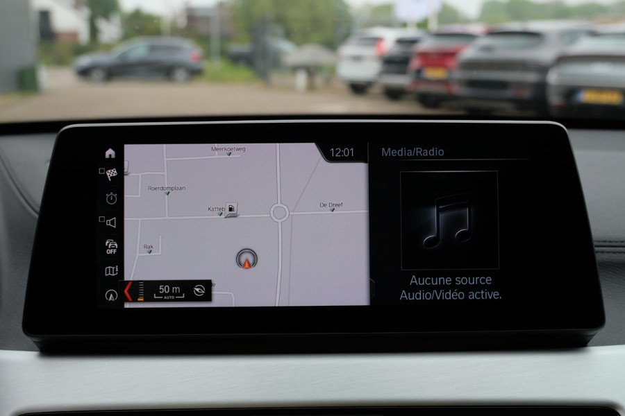 BMW X1 xDrive25e M-sport | PHEV | M pakket | Keyless entry | Camera | Elektrische stoelen met geheugen | Head up Display