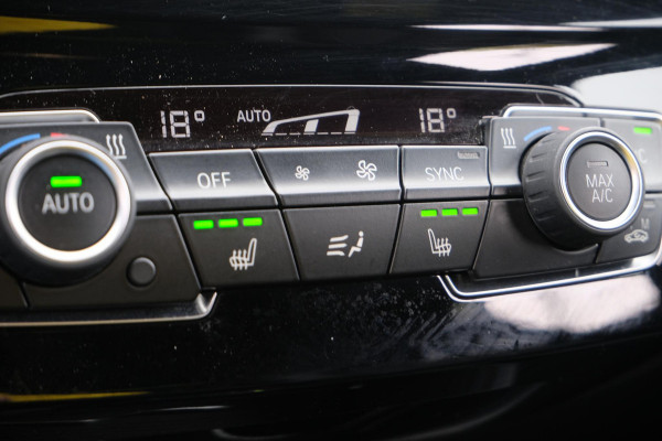 BMW X1 xDrive25e M-sport | PHEV | M pakket | Keyless entry | Camera | Elektrische stoelen met geheugen | Head up Display