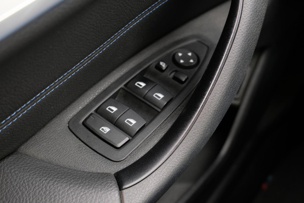 BMW X1 xDrive25e M-sport | PHEV | M pakket | Keyless entry | Camera | Elektrische stoelen met geheugen | Head up Display