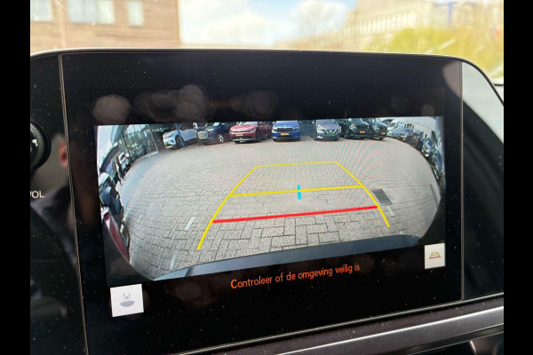 Lexus UX 250h Preference Line | 184pk | Stoel- & Stuurverwarming | Adaptive Cruise | Achteruitrijcamera | 18 Inch |
