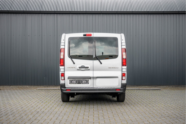 Renault Trafic Blue dCi 150PK | L2H1 | 9-Zits | LED | Canera | Navi | Zijschuifdeur R+L | Cruise | Airco | PDC | Euro 6