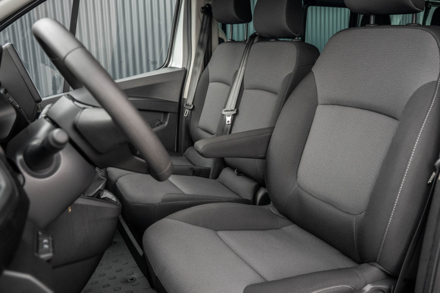 Renault Trafic Blue dCi 150PK | L2H1 | 9-Zits | LED | Canera | Navi | Zijschuifdeur R+L | Cruise | Airco | PDC | Euro 6