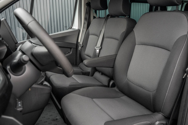 Renault Trafic Blue dCi 150PK | L2H1 | 9-Zits | LED | Canera | Navi | Zijschuifdeur R+L | Cruise | Airco | PDC | Euro 6