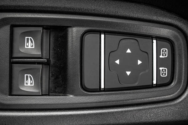 Renault Trafic Blue dCi 150PK | L2H1 | 9-Zits | LED | Canera | Navi | Zijschuifdeur R+L | Cruise | Airco | PDC | Euro 6
