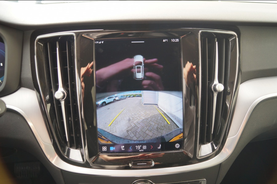 Volvo V60 2.0 B4 197pk Automaat Core -NAVI-ECC-LED-CAM-