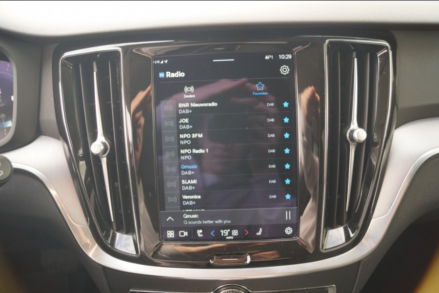 Volvo V60 2.0 B4 197pk Automaat Core -NAVI-ECC-LED-CAM-