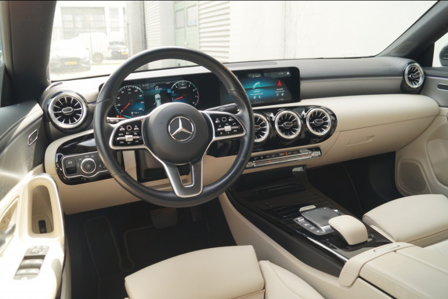Mercedes-Benz CLA-Klasse Shooting Brake 200 163pk Automaat Business Solution Luxury -LEER-