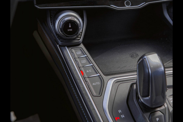 Lynk & Co 01 1.5 Black Edition Panoramadak|Trekhaak|Camera|ACC|Stoelverwarming|Navi|Carplay