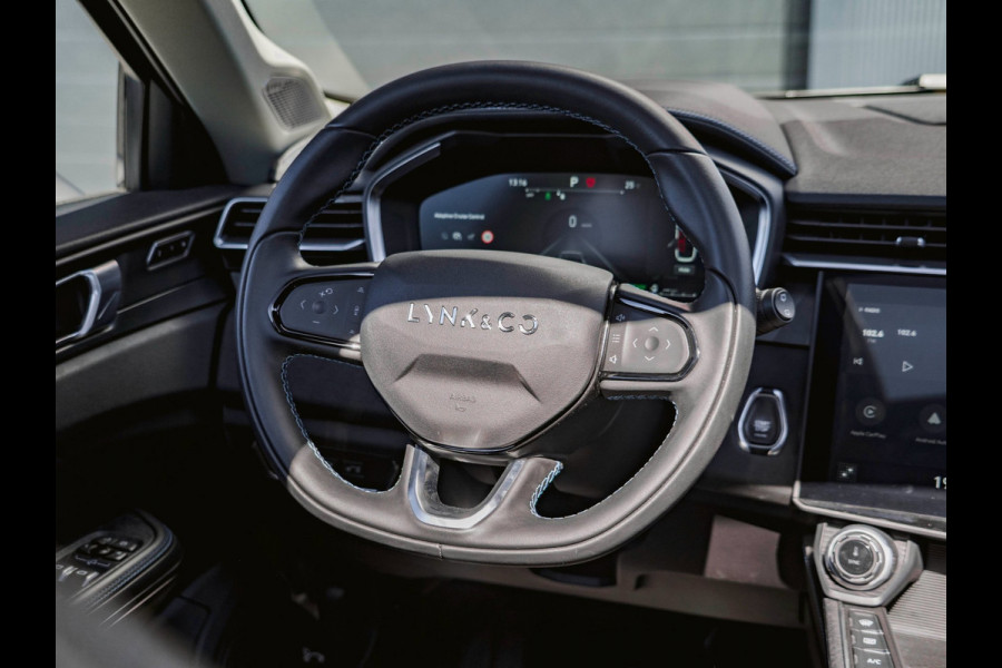 Lynk & Co 01 1.5 Black Edition Panoramadak|Trekhaak|Camera|ACC|Stoelverwarming|Navi|Carplay