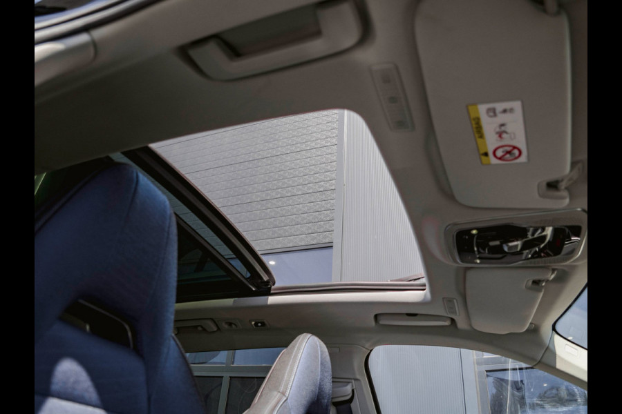Lynk & Co 01 1.5 Black Edition Panoramadak|Trekhaak|Camera|ACC|Stoelverwarming|Navi|Carplay