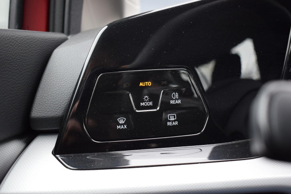 Volkswagen Golf Variant 1.0 TSI Golf | Trekhaak | Apple CarPlay | LED | Climate