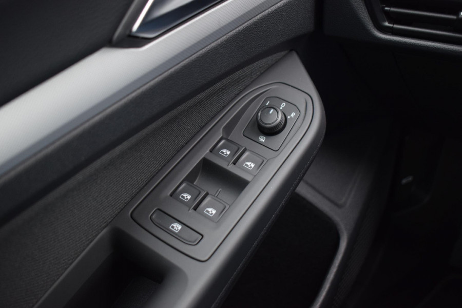 Volkswagen Golf Variant 1.0 TSI Golf | Trekhaak | Apple CarPlay | LED | Climate