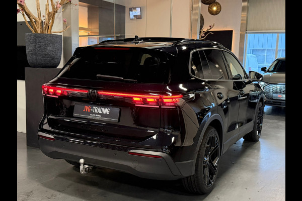 Volkswagen Tiguan 1.5 eTSI Panorama Blackstyle Camera Trekhaak Elec.