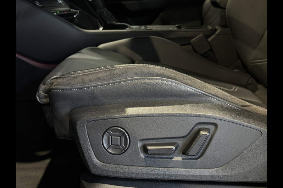 Audi Q3 Sportback 45 TFSI e S-line | Trekhaak | Camera | Chronosgrau | Matrix | Elektr. stoelen | Dodehoek | 1e eigenaar