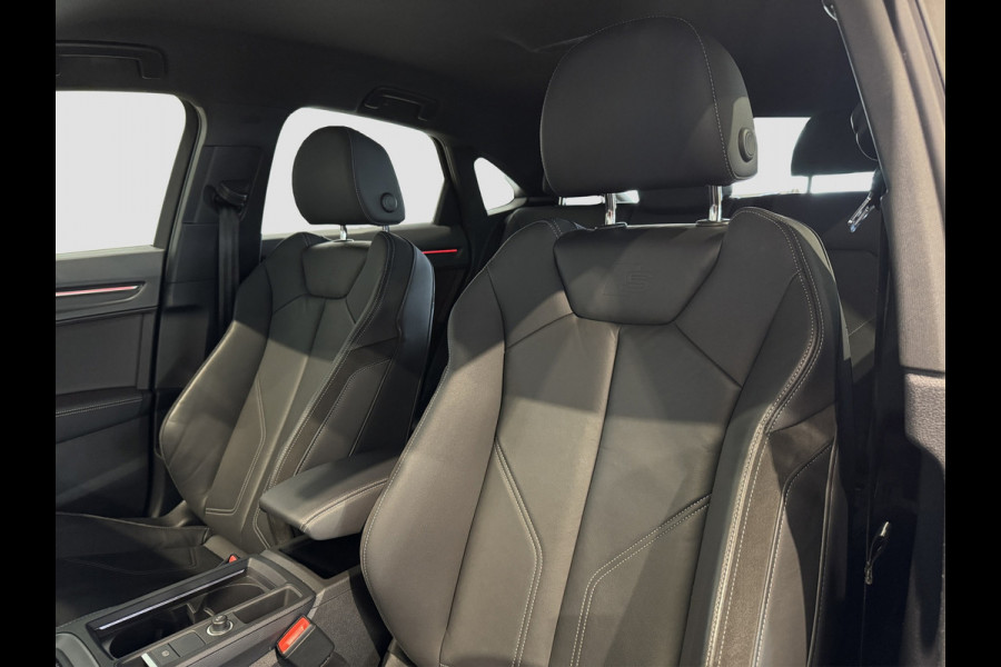 Audi Q3 Sportback 45 TFSI e S-line | Trekhaak | Camera | Chronosgrau | Matrix | Elektr. stoelen | Dodehoek | 1e eigenaar