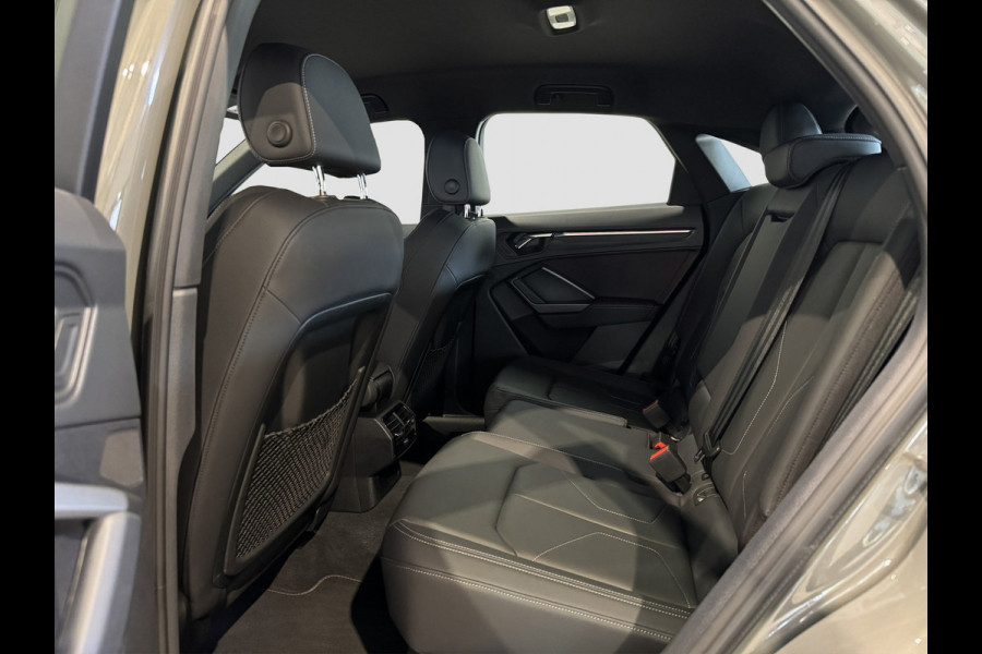 Audi Q3 Sportback 45 TFSI e S-line | Trekhaak | Camera | Chronosgrau | Matrix | Elektr. stoelen | Dodehoek | 1e eigenaar
