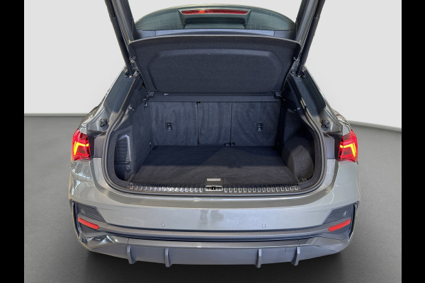 Audi Q3 Sportback 45 TFSI e S-line | Trekhaak | Camera | Chronosgrau | Matrix | Elektr. stoelen | Dodehoek | 1e eigenaar