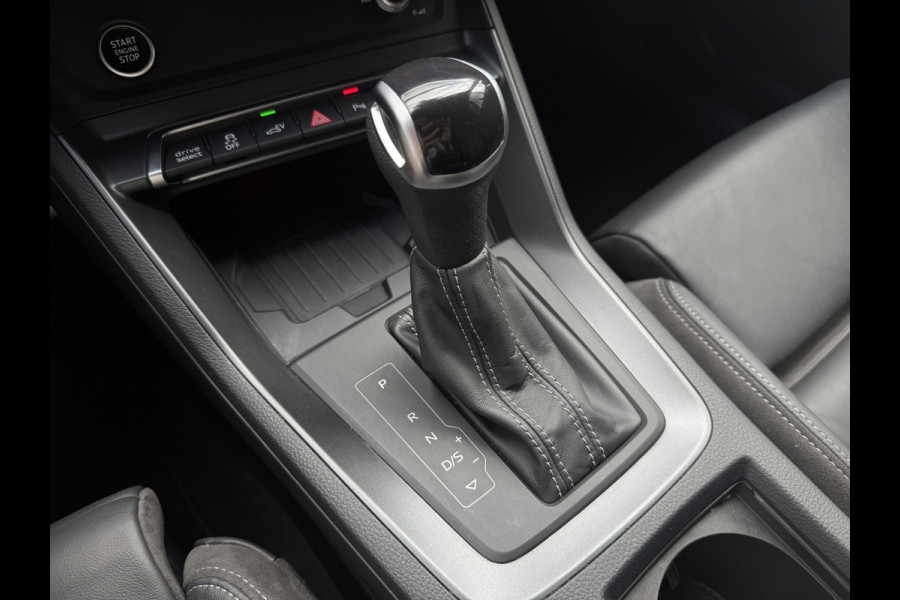 Audi Q3 Sportback 45 TFSI e S-line | Trekhaak | Camera | Chronosgrau | Matrix | Elektr. stoelen | Dodehoek | 1e eigenaar