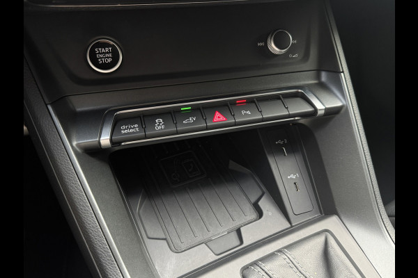 Audi Q3 Sportback 45 TFSI e S-line | Trekhaak | Camera | Chronosgrau | Matrix | Elektr. stoelen | Dodehoek | 1e eigenaar