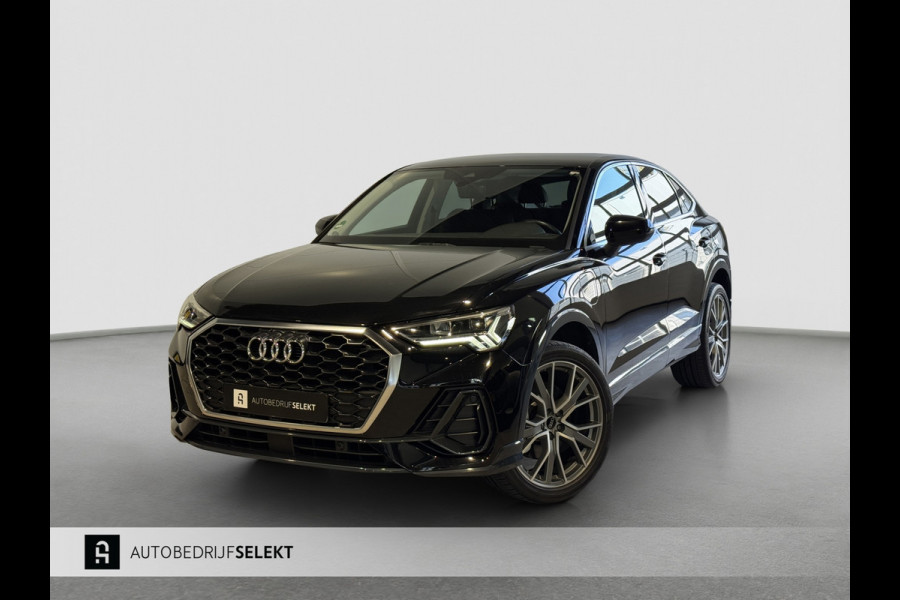 Audi Q3 Sportback 45 TFSI e S-line | 20 inch | LED | Carplay | Dodehoek | Alcantara | Virtual | Stoelverwarming | ACC | 1e eig.