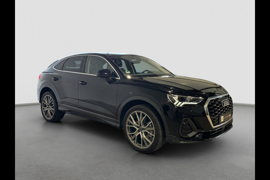 Audi Q3 Sportback 45 TFSI e S-line | 20 inch | LED | Carplay | Dodehoek | Alcantara | Virtual | Stoelverwarming | ACC | 1e eig.