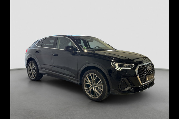 Audi Q3 Sportback 45 TFSI e S-line | 20 inch | LED | Carplay | Dodehoek | Alcantara | Virtual | Stoelverwarming | ACC | 1e eig.