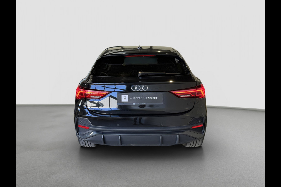 Audi Q3 Sportback 45 TFSI e S-line | 20 inch | LED | Carplay | Dodehoek | Alcantara | Virtual | Stoelverwarming | ACC | 1e eig.