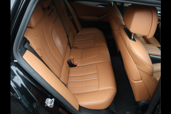 BMW 5 Serie Touring 520i High Executive Edition Trekhaak/ Stoelverw. / Leder / Voorzien van 2 jaar Apk