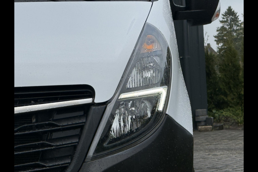 Opel Movano 2.3 Turbo 150 PK / L2H2 / 1e EIG. / TREKHAAK / 3-ZITS / AIRCO / CRUISE / INRICHTING / LED / 2500 KG AHG