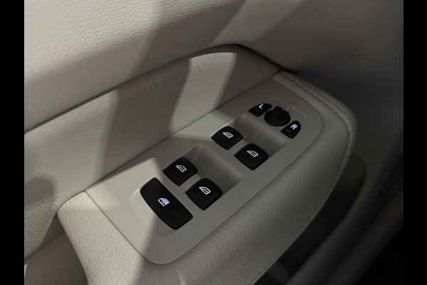 Volvo XC60 2.0 T6 | Pano | Trekhaak | Nieuw model | Thunder Grey | Apple Carplay | Plug-in hyrbid | Camera | Eerste eigenaar