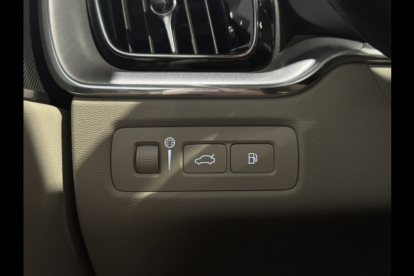 Volvo XC60 2.0 T6 | Pano | Trekhaak | Nieuw model | Thunder Grey | Apple Carplay | Plug-in hyrbid | Camera | Eerste eigenaar