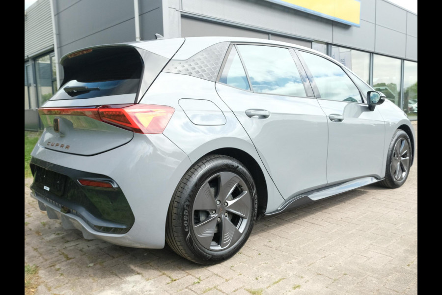 CUPRA Born Edition 62 kWh | Stoelverwarming | Camera | Stuurwielverwarming | Lichtmetalen velgen | Apple Carplay/Android Auto | 18 inch LMV |