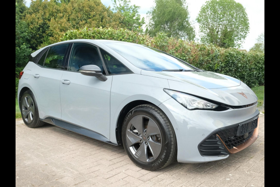 CUPRA Born Edition 62 kWh | Stoelverwarming | Camera | Stuurwielverwarming | Lichtmetalen velgen | Apple Carplay/Android Auto | 18 inch LMV |