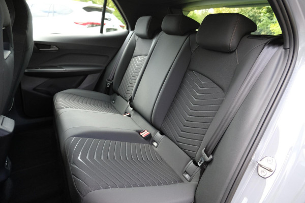 CUPRA Born Edition 62 kWh | Stoelverwarming | Camera | Stuurwielverwarming | Lichtmetalen velgen | Apple Carplay/Android Auto | 18 inch LMV |