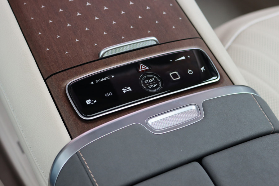 Mercedes-Benz EQS SUV 450+ AMG Line 108 kWh | Luchtvering | Hyperscreen | Achterasbesturing | Distronic+ | Entertainment Achter | Massage | Burmester | Verwarmd Stuurwiel | Tablet | HUD |