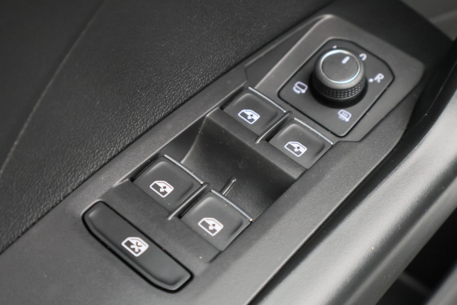 Volkswagen T-Cross 1.0 TSI DSG Style Virtual Cockpit, ACC, Apple Carplay, Camera, LED, DAB, Trekhaak, 17''