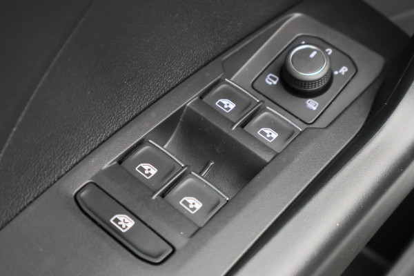 Volkswagen T-Cross 1.0 TSI DSG Style Virtual Cockpit, ACC, Apple Carplay, Camera, LED, DAB, Trekhaak, 17''
