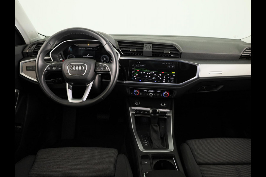 Audi Q3 45 TFSI e S edition 245pk | Trekhaak | Stoelverwarming | Elek. klep | Keyless | ACC | 19inch | S-line Exterieur |