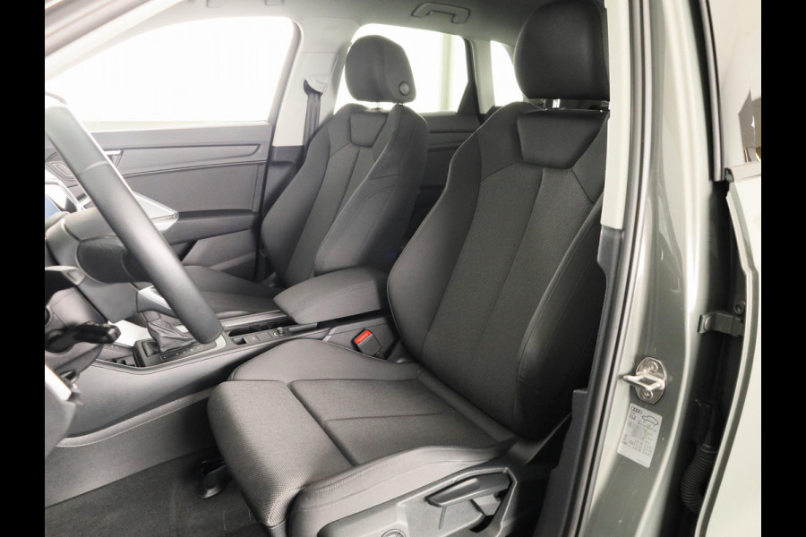 Audi Q3 45 TFSI e S edition 245pk | Trekhaak | Stoelverwarming | Elek. klep | Keyless | ACC | 19inch | S-line Exterieur |