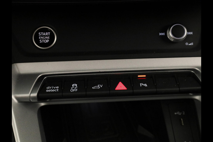 Audi Q3 45 TFSI e S edition 245pk | Trekhaak | Stoelverwarming | Elek. klep | Keyless | ACC | 19inch | S-line Exterieur |