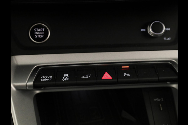 Audi Q3 45 TFSI e S edition 245pk | Trekhaak | Stoelverwarming | Elek. klep | Keyless | ACC | 19inch | S-line Exterieur |