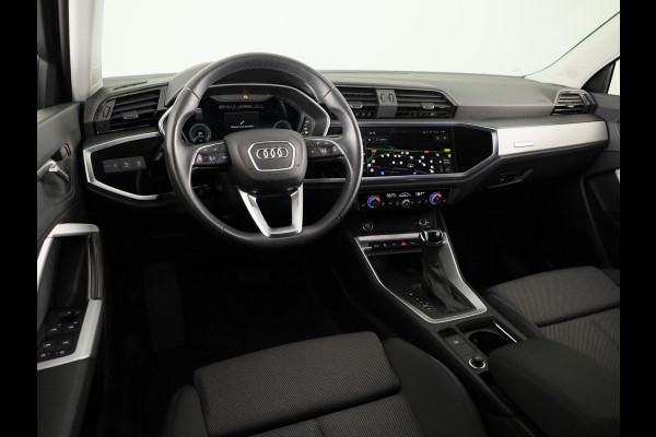 Audi Q3 45 TFSI e S edition 245pk | Trekhaak | Stoelverwarming | Elek. klep | Keyless | ACC | 19inch | S-line Exterieur |