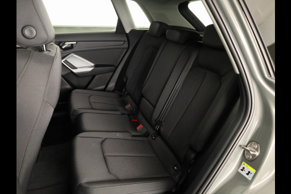 Audi Q3 45 TFSI e S edition 245pk | Trekhaak | Stoelverwarming | Elek. klep | Keyless | ACC | 19inch | S-line Exterieur |