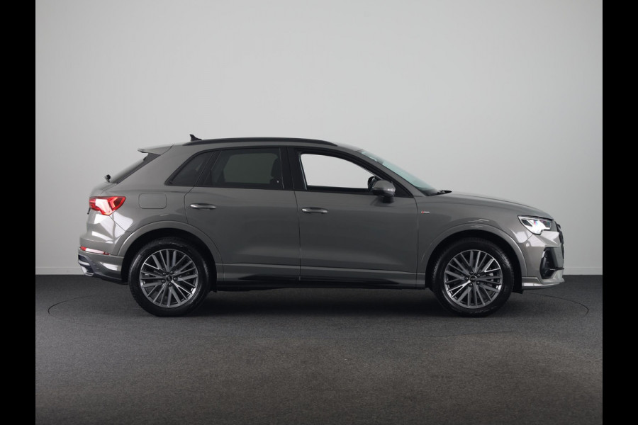 Audi Q3 45 TFSI e S edition 245pk | Trekhaak | Stoelverwarming | Elek. klep | Keyless | ACC | 19inch | S-line Exterieur |