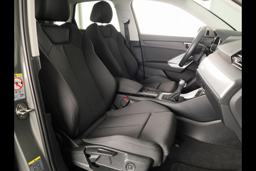 Audi Q3 45 TFSI e S edition 245pk | Trekhaak | Stoelverwarming | Elek. klep | Keyless | ACC | 19inch | S-line Exterieur |