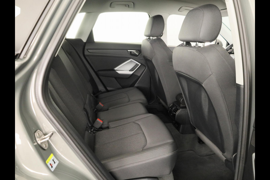 Audi Q3 45 TFSI e S edition 245pk | Trekhaak | Stoelverwarming | Elek. klep | Keyless | ACC | 19inch | S-line Exterieur |