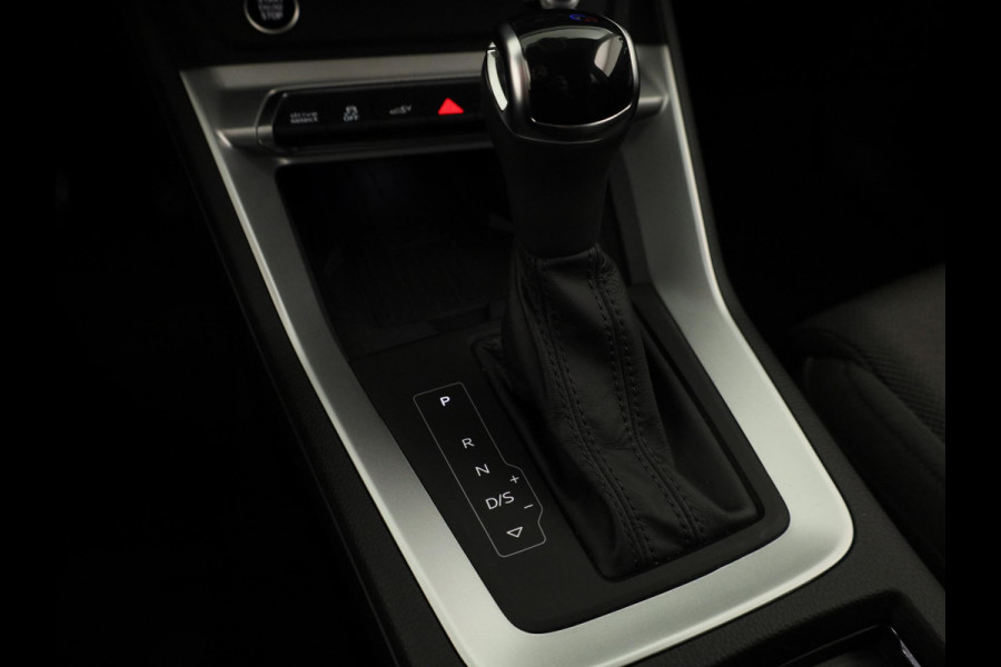 Audi Q3 45 TFSI e S edition 245pk | Trekhaak | Stoelverwarming | Elek. klep | Keyless | ACC | 19inch | S-line Exterieur |