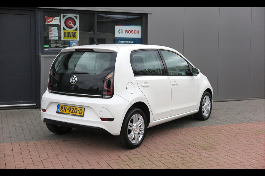 Volkswagen up! 1.0 BMT high up! (Facelift) , Cruise control , Parkeersensor, Navi via APP, Lichtmetalen velgen, Telefoon integratie , Nieuwe APK , etc. Onderhoudshistorie vanaf 30.000 km hier volledig bekend en recent.