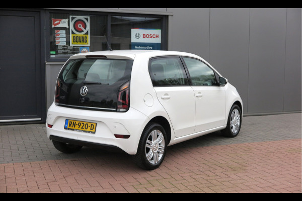 Volkswagen up! 1.0 BMT high up! (Facelift) , Cruise control , Parkeersensor, Navi via APP, Lichtmetalen velgen, Telefoon integratie , Nieuwe APK , etc. Onderhoudshistorie vanaf 30.000 km hier volledig bekend en recent.
