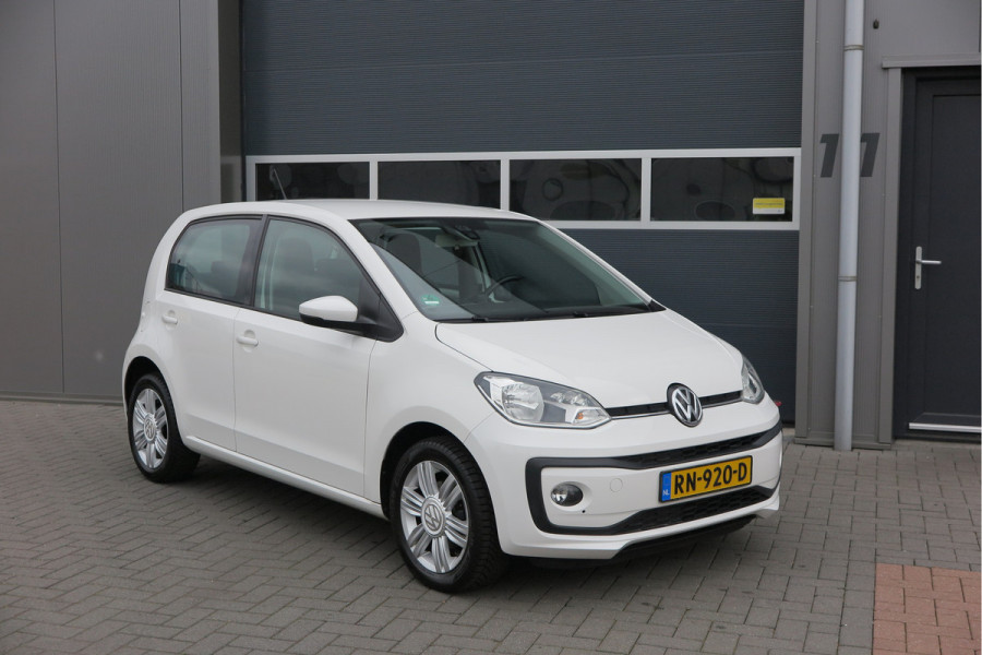 Volkswagen up! 1.0 BMT high up! (Facelift) , Cruise control , Parkeersensor, Navi via APP, Lichtmetalen velgen, Telefoon integratie , Nieuwe APK , etc. Onderhoudshistorie vanaf 30.000 km hier volledig bekend en recent.